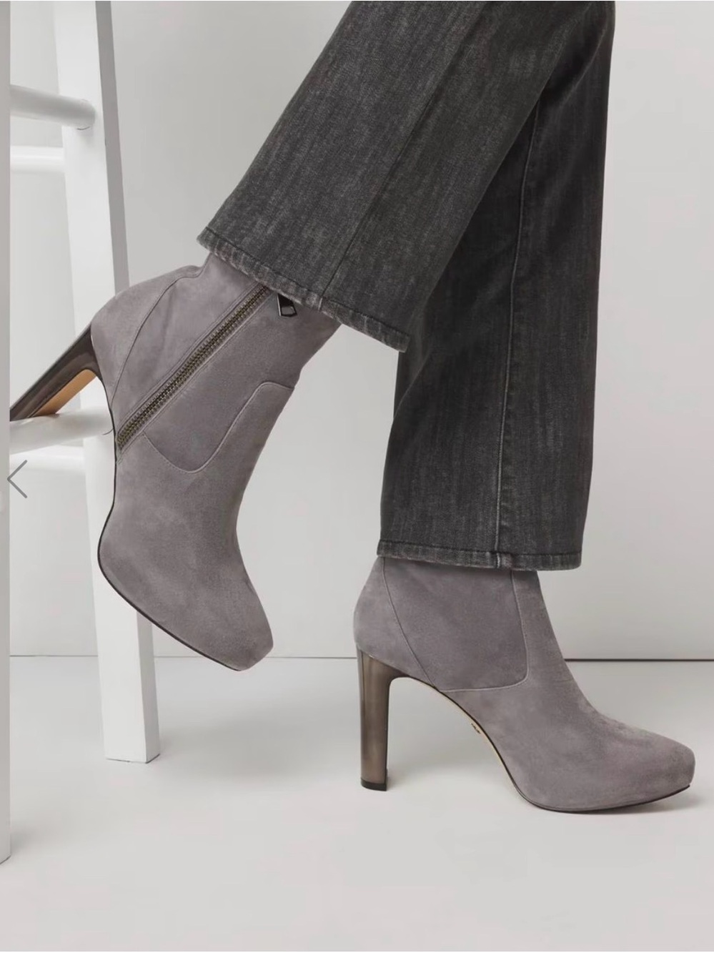 👠EUC- White House Black Market Suede Ankle Boots- Worn once!